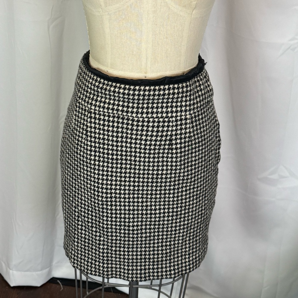 Houndstooth wool skirt
